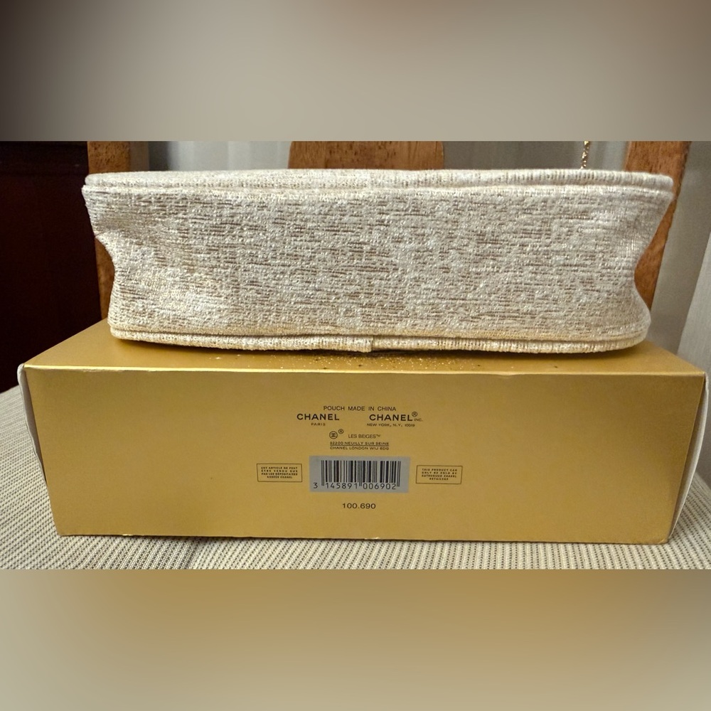 Authentic Chanel Cream Women's Cosmetic Bag Makeup Pouch New with Box - Picture 4 of 13